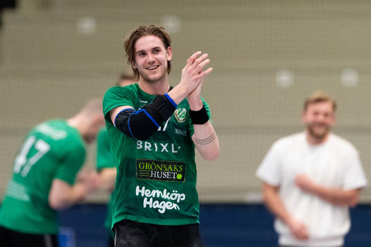 Önnereds Anton Hallbäck jublar