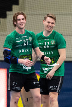 Önnereds Anton Hallbäck och Christoffer Örtenwall jublar