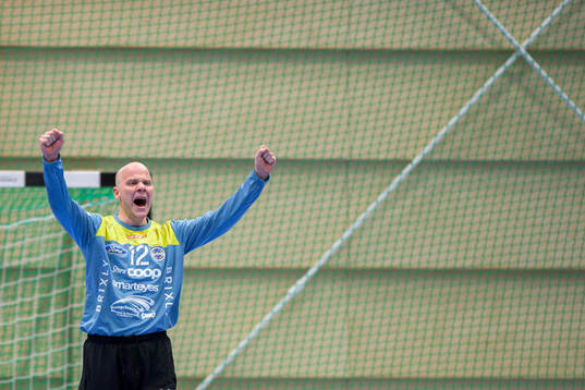 Aranäs målvakt Daniel Bergqvist jublar
