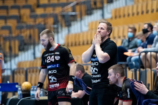 HK Malmös assisterande tränare Konrad Rasmussen deppar