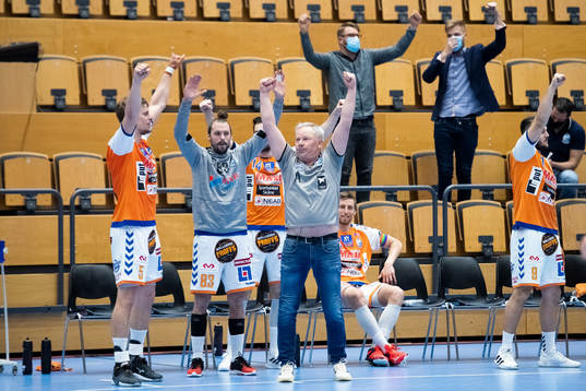 Kristianstads tränare Ulf Larsson jublar