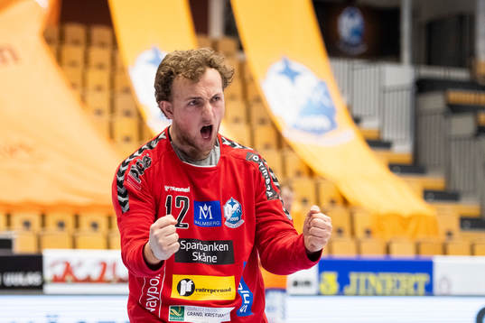 Kristianstads målvakt Gustaf Banke jublar