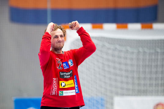 Kristianstads målvakt Gustaf Banke jublar