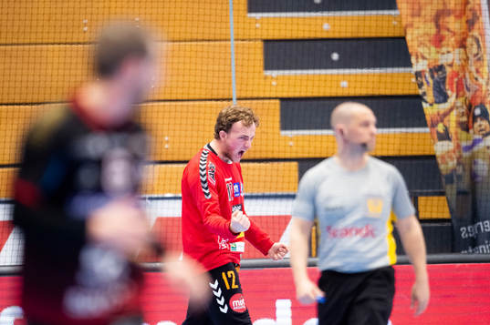 Kristianstads målvakt Gustaf Banke jublar