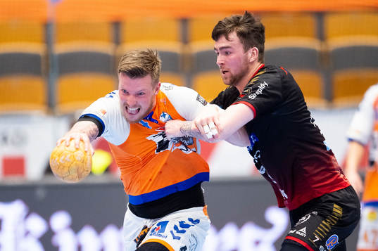 Kristianstads Adam Nyfjäll och HK Malmös Tim Hilding
