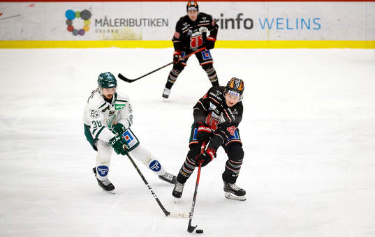 Färjestads Jakob Forsbacka Karlsson och Örebros Robin Salo