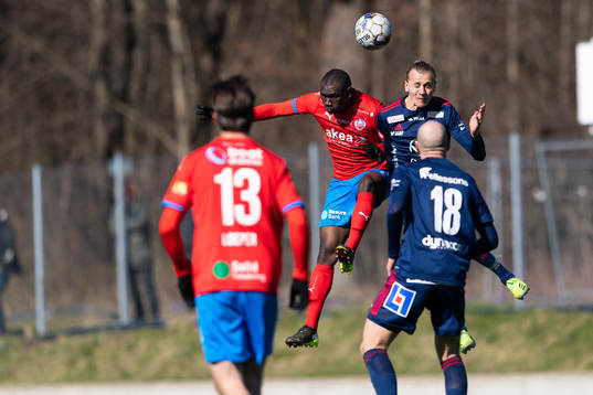 Helsingborgs Ravy Tsouka-Dozi och Östers Jesper Jonasson