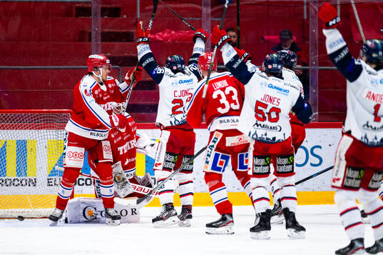 Västerviks Zach Budish jublar
