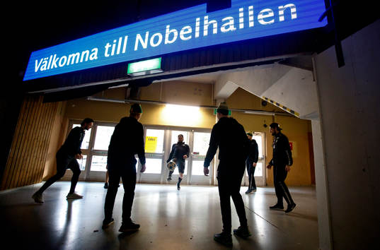 Björklövens spelare värmer upp