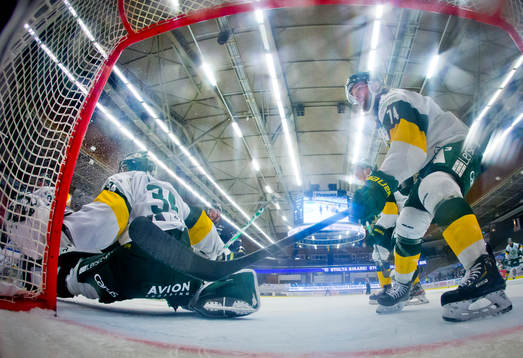 Björklövens målvakt Kevin Poulin och Zach Palmquist