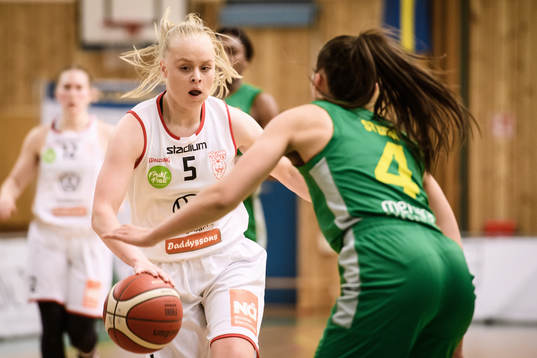 Högsbos Ida Fredrikson och Alviks Anna Stern
