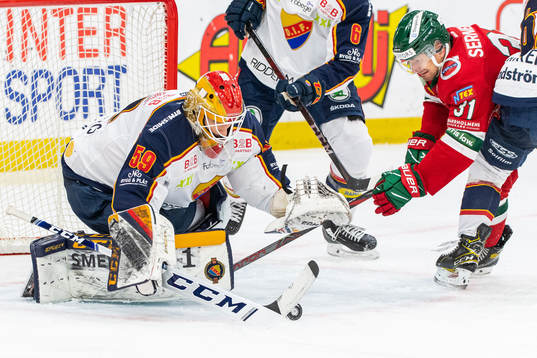 Frölundas Nicklas Lasu oroar framför Djurgårdens