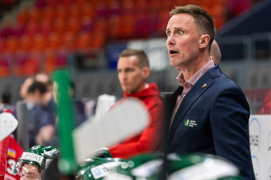 Frölundas tränare Roger Rönnberg reagerar