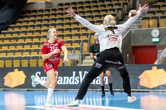 Höörs Ida Gullberg med ett skott mot Sävehofs målvakt