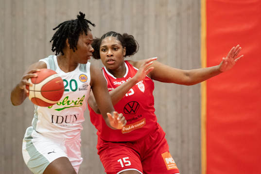 Högsbos Kourtni Perry mot Alviks Shanity James