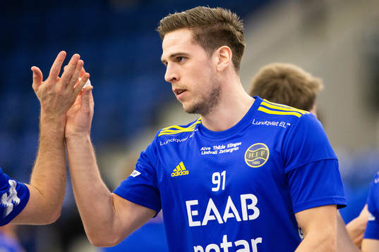 Hagundas Niklas Wik jublar