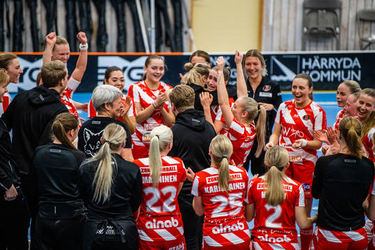 Pixbos spelare jublar