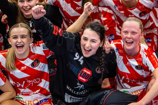 Pixbos målvakt Lara Heini jublar