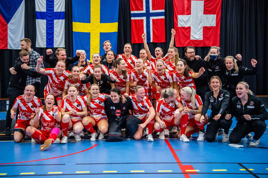 Pixbos spelare jublar