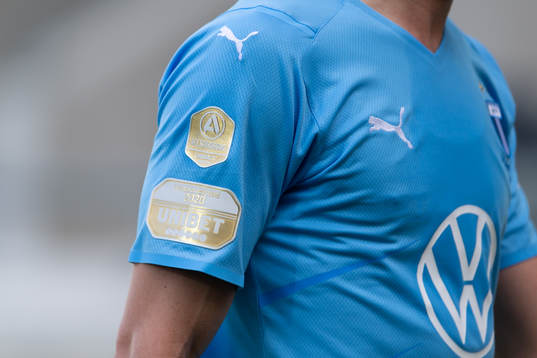 En förgylld logo för Allsvenskan och Unibet på en tröja