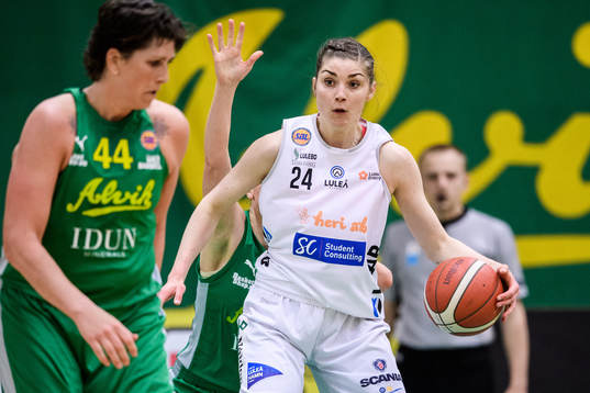 Alviks Janel McCarville och Luleås Josefin Vesterberg