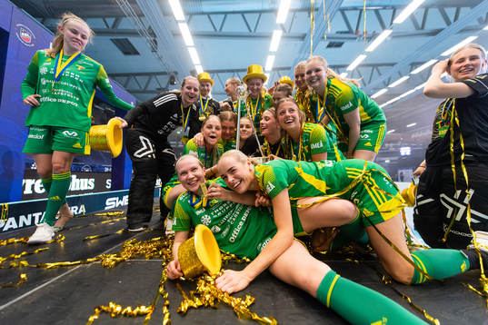 Thoréngruppens  spelare jublar