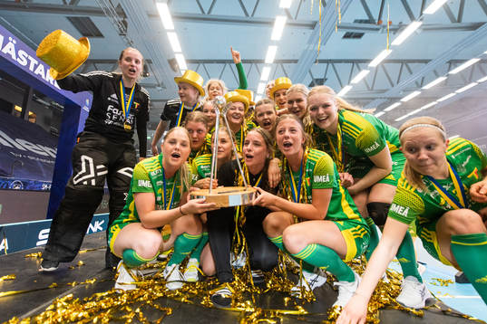 Thoréngruppens  spelare jublar