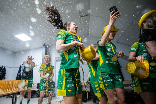Thoréngruppens Clara Forssén jublar över SM-guldet