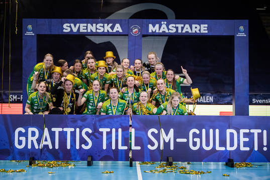 Thoréngruppens spelare jublar över SM-guldet