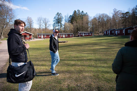 Fredrik och Anton från innebandyklubben IBK Göteborg vid