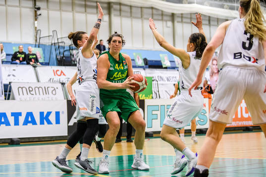 Luleås Maggie Lucas och Alviks Janel McCarville