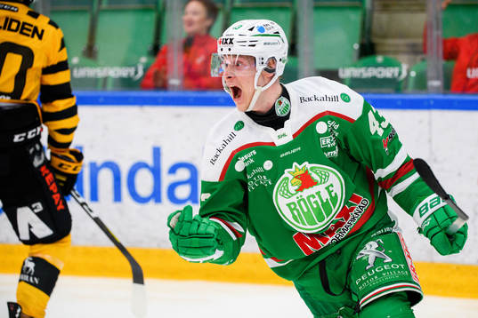 Rögles Olli Palola jublar