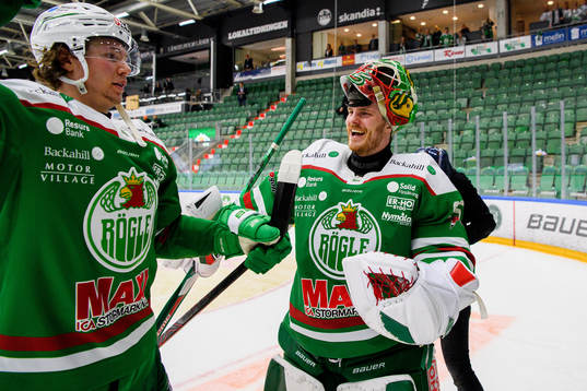 Rögles målvakt Christoffer Rifalk jublar