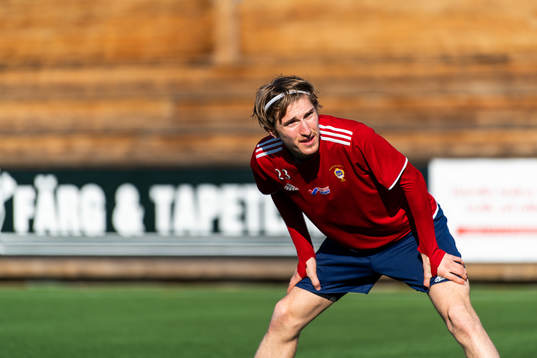 En spelare stretchar