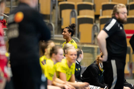 Sävehofs Jamina Roberts lämnar planen