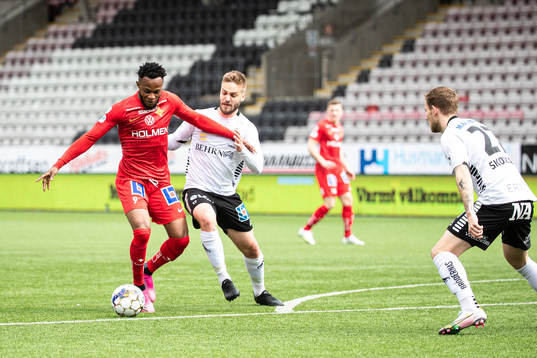 IFK Norrköpings Samuel Adegbenro och Örebros Johan