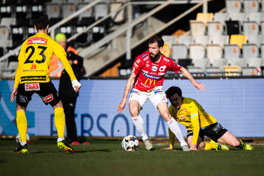 Degerfors Sebastian Olsson och Mjällbys Jesper Gustavsson
