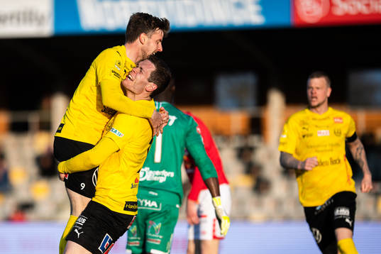 Bläddra bland fler bilder av Fotboll, Allsvenskan, Mjällby - Degerfors