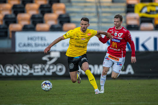 Mjällbys Max Watson  och Degerfors Johan Bertilsson