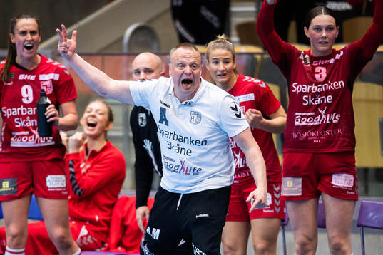 Höörs tränare Ola Månsson jublar