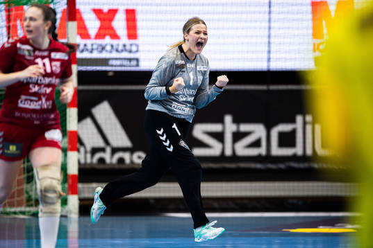 Höörs målvakt Irma Schjött jublar