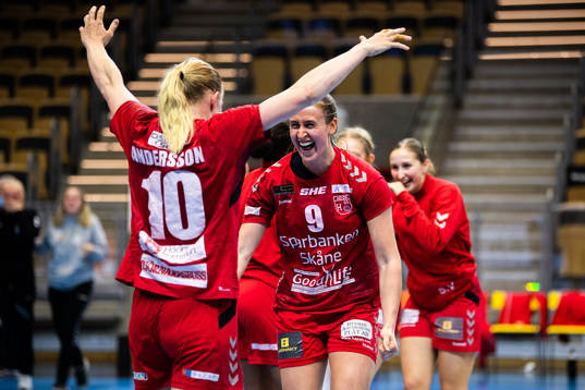 Höörs Isabelle Andersson och Malin Sandberg jublar