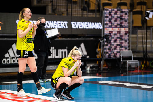 Sävehofs Linnea Pettersson och Nina Dano deppar