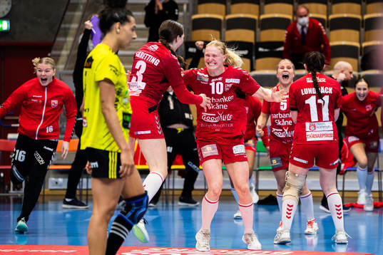 Höörs Isabelle Andersson jublar framför Sävehofs Jamina