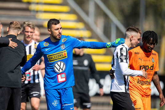 Landskronas målvakt Amr Kaddoura jublar