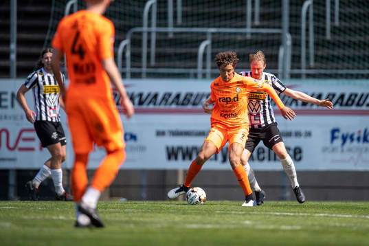 AFC Eskilstunas Robin Tihi och Landskronas Viktor Wihlstrand