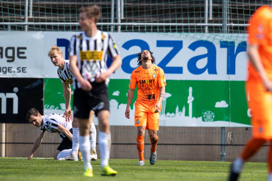 AFC Eskilstunas Viktor Fors deppar