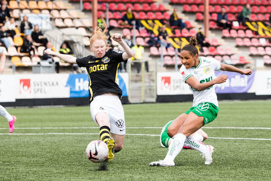 s Caroline Murray blockerar ett skott från Hammarbys