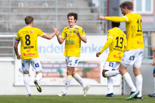 Falkenbergs Kalle Björklund jublar