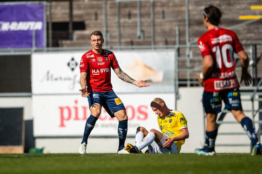 Örgrytes Marcus Haglind Sangré reagerar och Falkenbergs